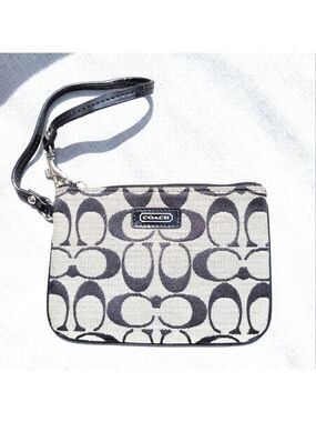 Coach Vintage wristlet, Signature C Design In Black And Grey